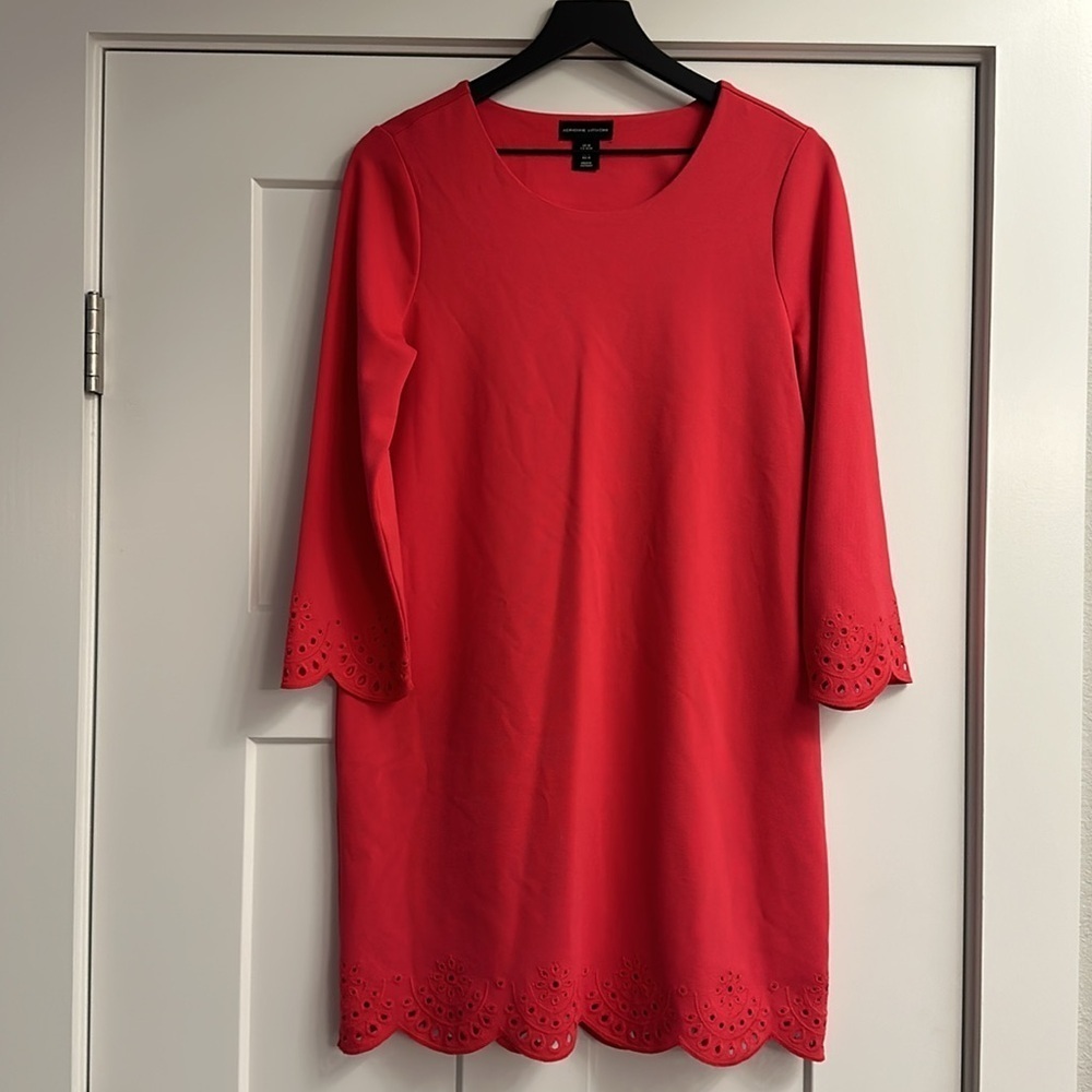 Adrienne Vittadini Sz M Coral Pink Shift Dress scalloped eyelet hem colorful